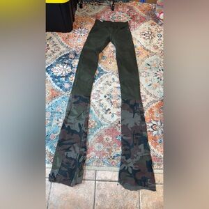 Levi’s Sz 30 Stacked super Stacked Camouflage Flare Pants